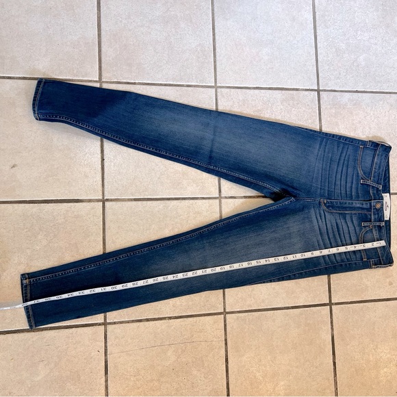 Hollister high rise super skinny jean 7R , 28W, Medium wash, zipper fly - Picture 7 of 7